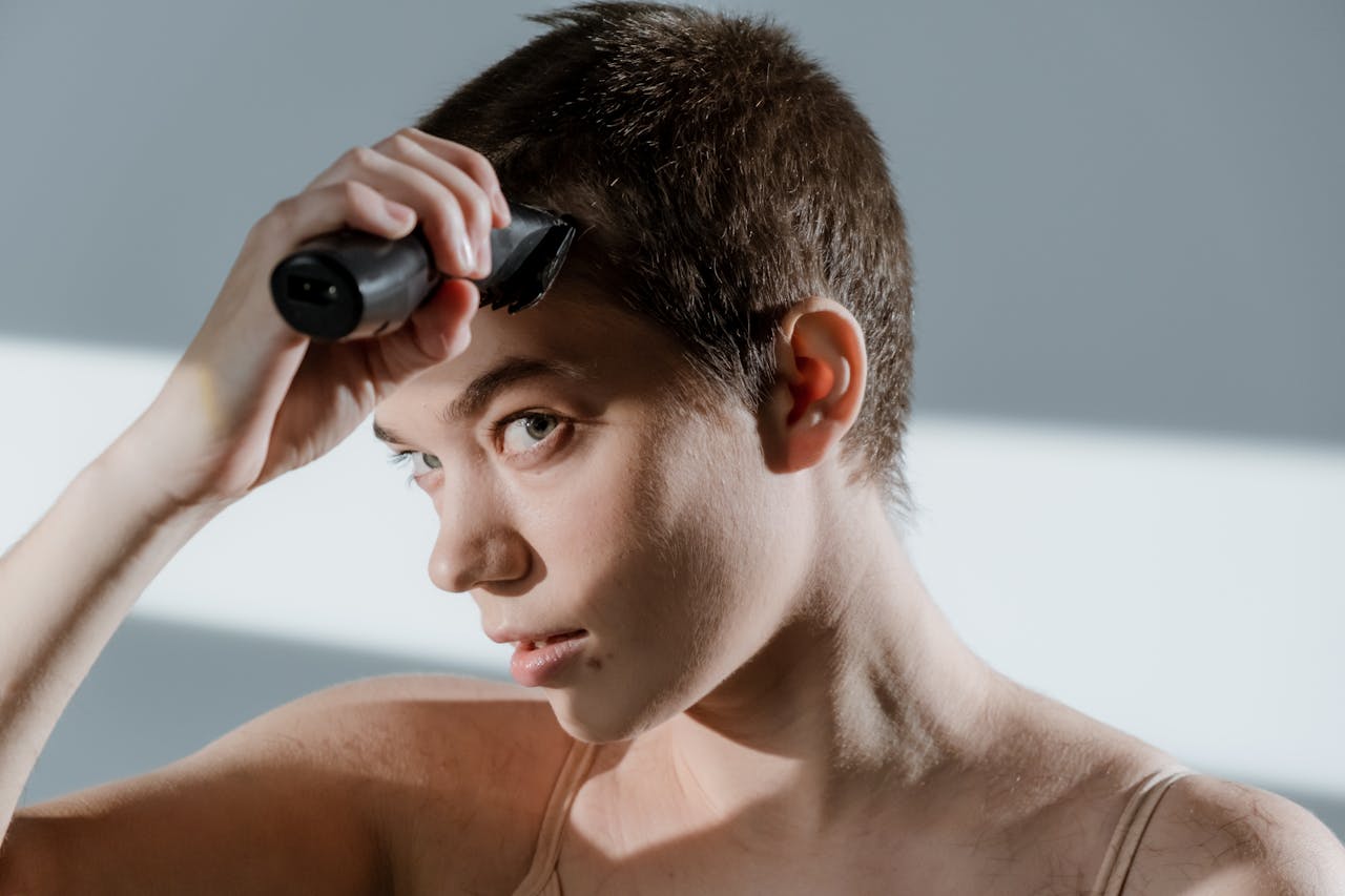 Why Are Women Shaving Their Heads? Trends, Empowerment & Style Why Are Women Shaving Their Heads? Trends, Empowerment & Style