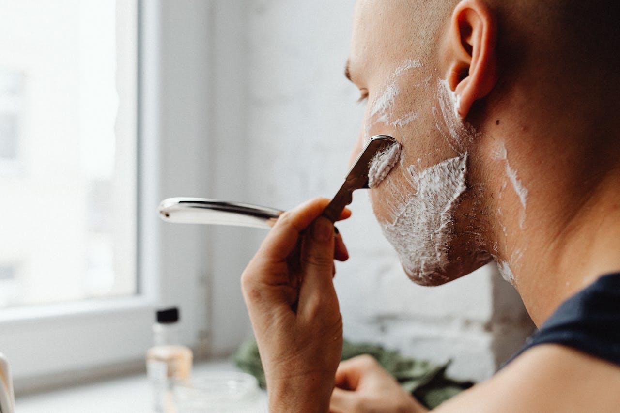 Electric vs. Manual Shavers: Which Is Better for Your Skin? Electric vs. Manual Shavers: Which Is Better for Your Skin?