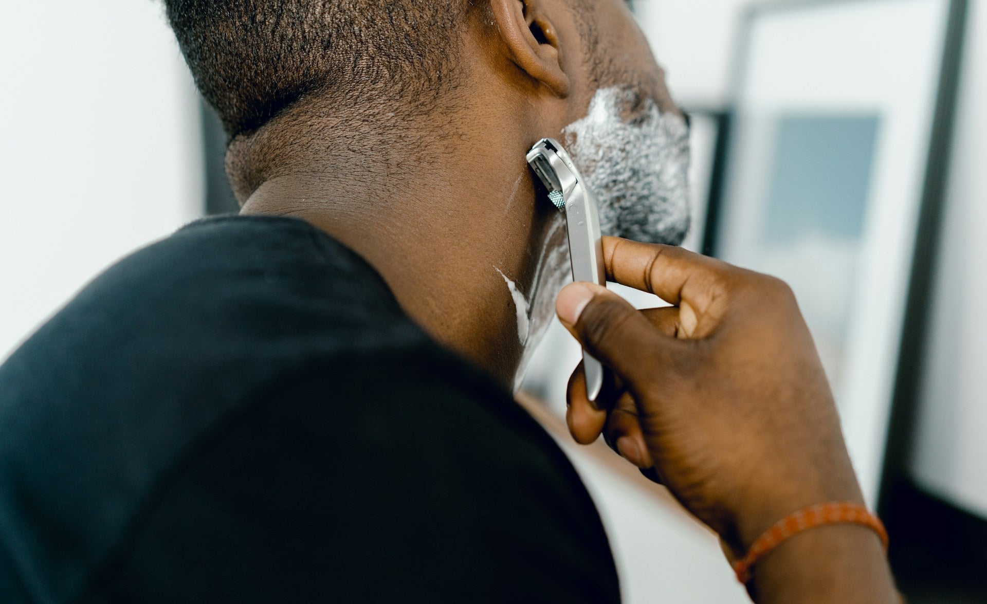 How to Get Rid of Razor Bumps on Your Neck (And Prevent Them) How to Get Rid of Razor Bumps on Your Neck (And Prevent Them)