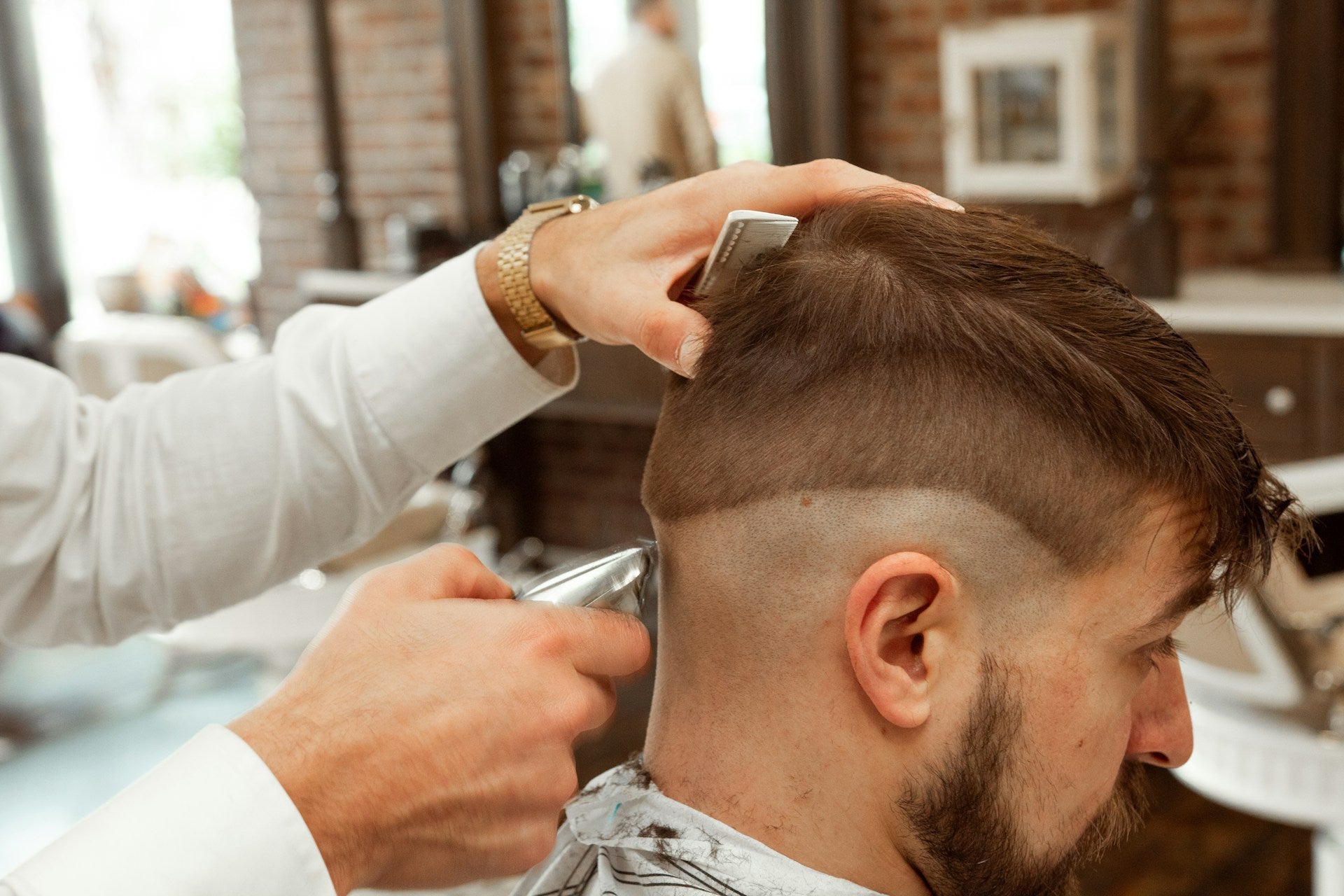 A Guide to the Best Shavers and Techniques for a Smooth Head Shave