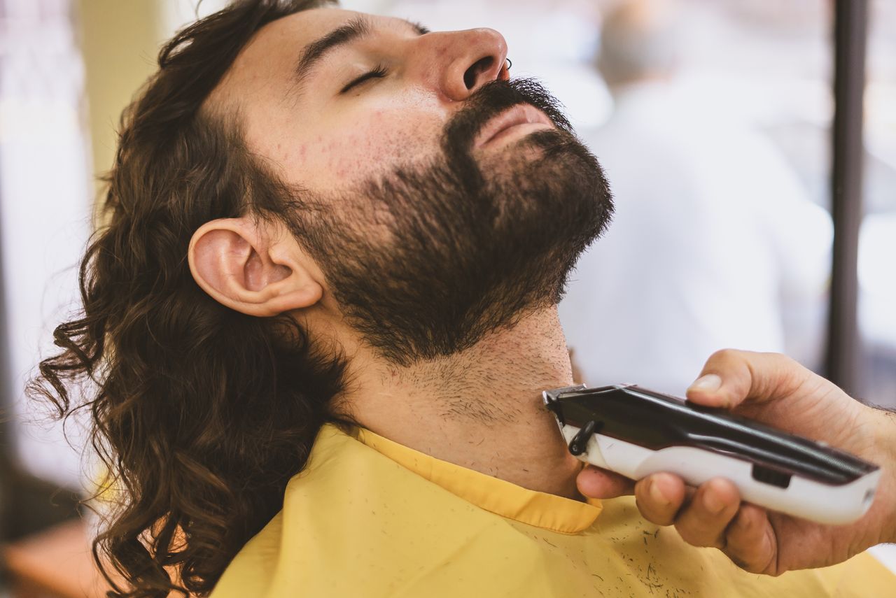 How to Shave & Define Your Beard Neckline