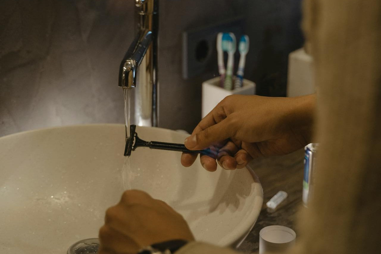 How to Shave Without Clogging the Sink